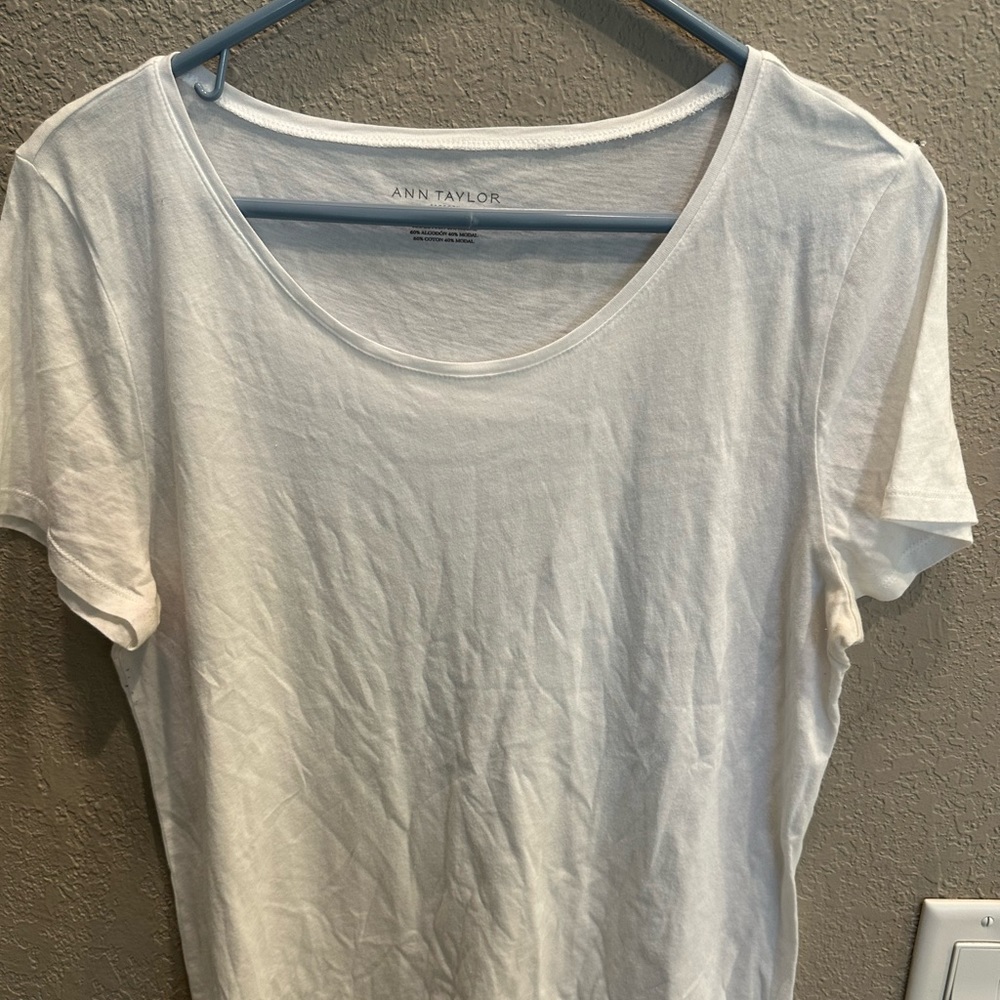 Ann Taylor Factory Women’s White Tee size Large